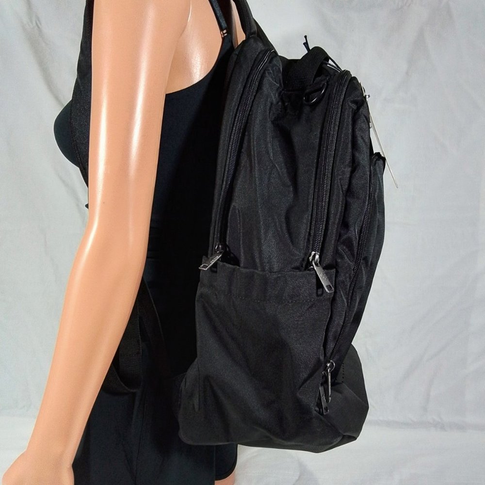 Adidas Defender Backpack-NWT-Black/Black-Water Resistant-Sturdy-Wipe Clean - Picture 6 of 9